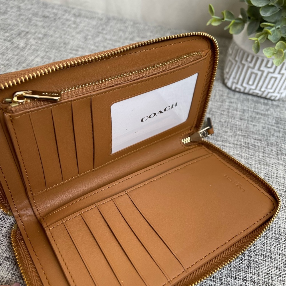 $99(BrandNew)Coach Medium Id Zip Wallet with Diary Embroidery - Picture 8 of 8
